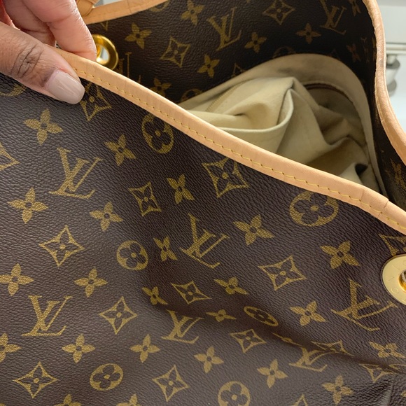 *SOLD* Almost New Authentic Louis Vuitton Artsy - Picture 5 of 8
